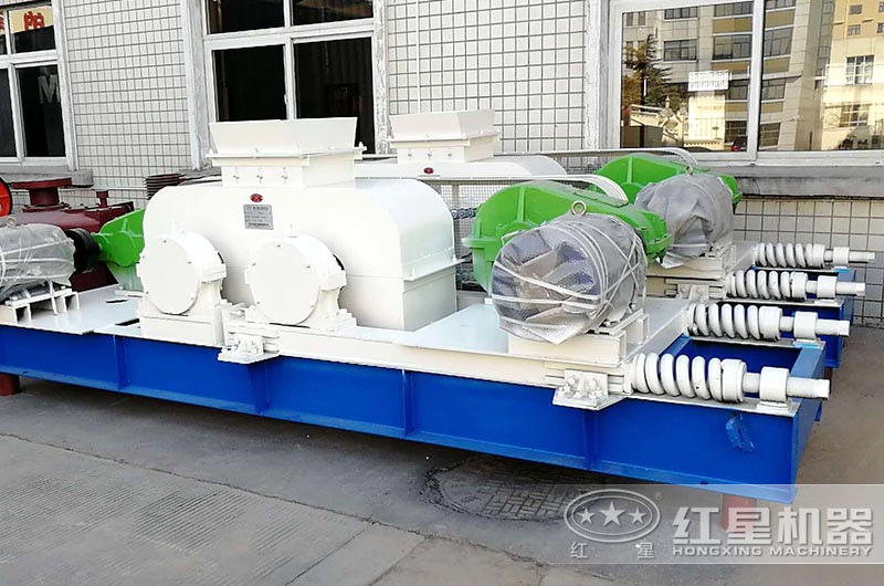 對輥式破碎機(jī)圖片