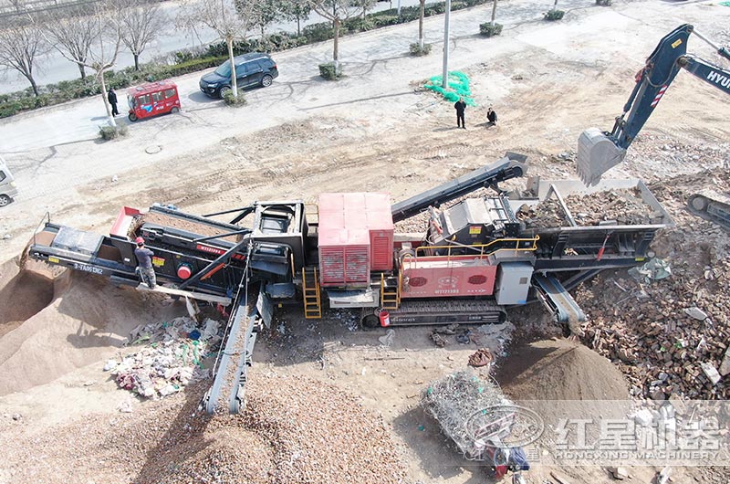 移動式建筑垃圾破碎機工作現(xiàn)場圖片