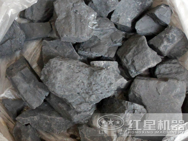 一臺用于破碎煤矸石的移動粉碎機_70噸/小時，出料粒度20以下