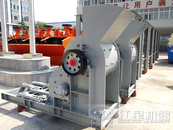 大塊煤怎么弄碎？無篩底雙級粉碎機(jī)來幫忙