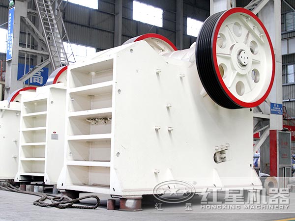 粉碎花崗巖選用750顎破機(jī)，效果不錯(cuò)，性價(jià)比更高