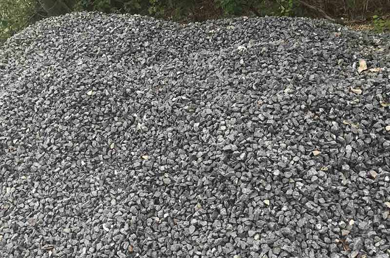 鋪路、修路用的瓜子石破碎機(jī)多少錢一套