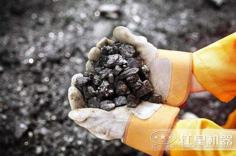 破碎鐵礦石選用哪種破碎機(jī)好？（時(shí)產(chǎn)要求在100-300噸 ）